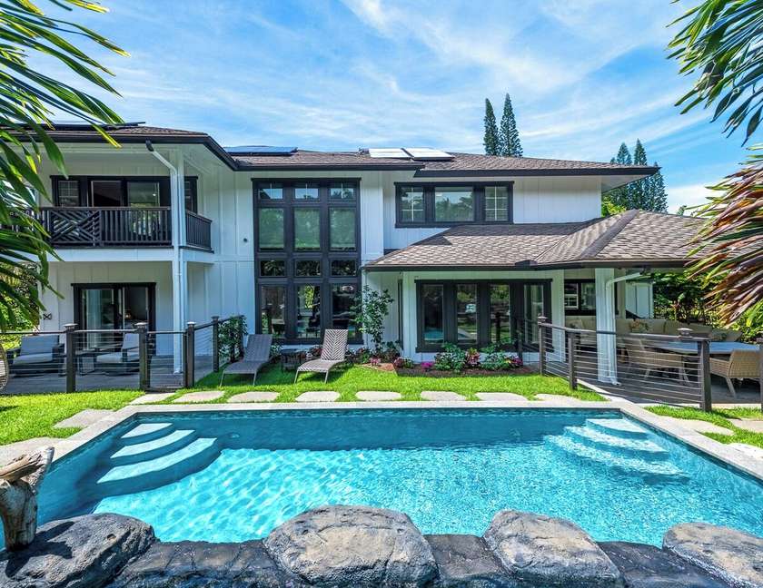House with AC, Theater Room and Pool