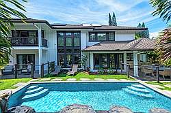 House with AC, Theater Room and Pool