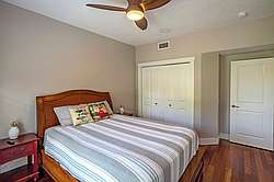 House with AC, Theater Room and Pool