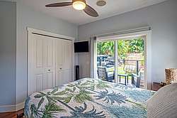 House with AC, Theater Room and Pool