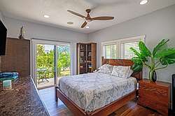 House with AC, Theater Room and Pool