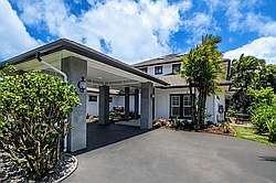 House with AC, Theater Room and Pool