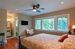 House with AC, Theater Room and Pool