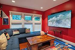 House with AC, Theater Room and Pool