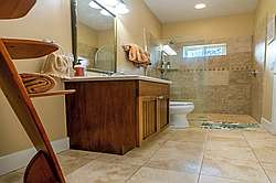 House with AC, Theater Room and Pool