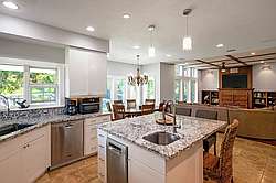 House with AC, Theater Room and Pool