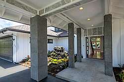 House with AC, Theater Room and Pool