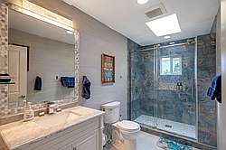 House with AC, Theater Room and Pool