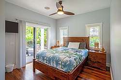 House with AC, Theater Room and Pool