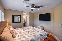 House with AC, Theater Room and Pool