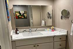 Kihei Akahi Maui Ocean View Condo - Vanity
