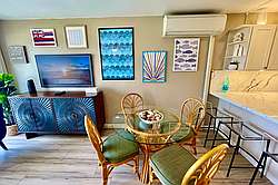 Kihei Akahi Maui Ocean View Condo - Dining Table & AC